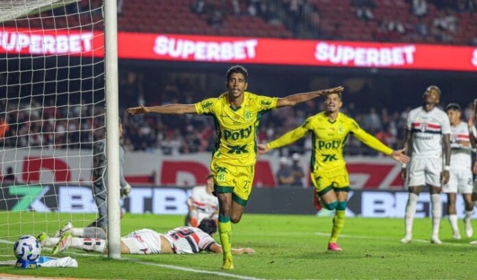 JP Pinheiro mirassol Jogadores do Mirassol comemoram gol contra o São Paulo